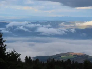 Mer de nuages vue depuis le Crêt de la Perdrix, Monts du Lyonnais